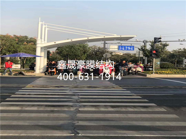 鹽城交通路口膜結(jié)構(gòu)遮陽(yáng)雨棚